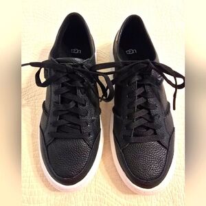NIB Ugg Alameda Lace Ladies Black Leather Sneakers